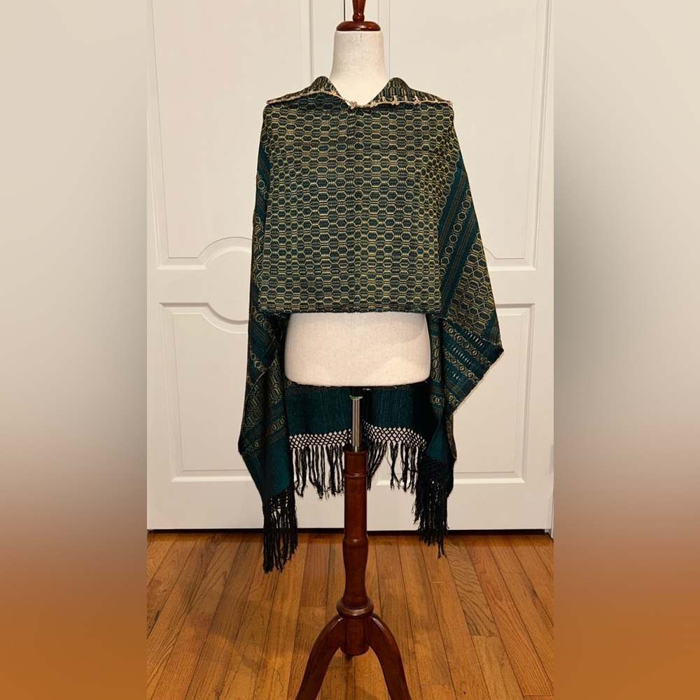 Traditional Mexican rebozo from Oaxaca. Mexican shawl. Rebozo Fringed vest.